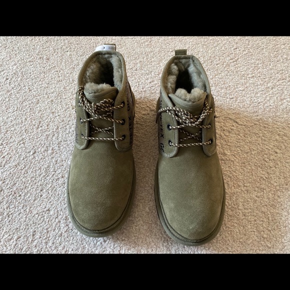 NWOB Mens Size Neumel Gore-Tex Suede Lace-Up Chukka Boot Ugg